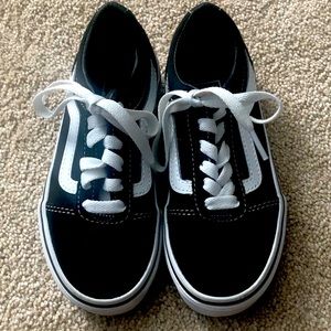 Vans Ward boy’s lace-up sneakers. Great like-new condition Canvas & suede upper